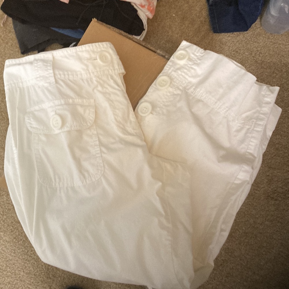 INC petite size 6 white capris. - Picture 10 of 10
